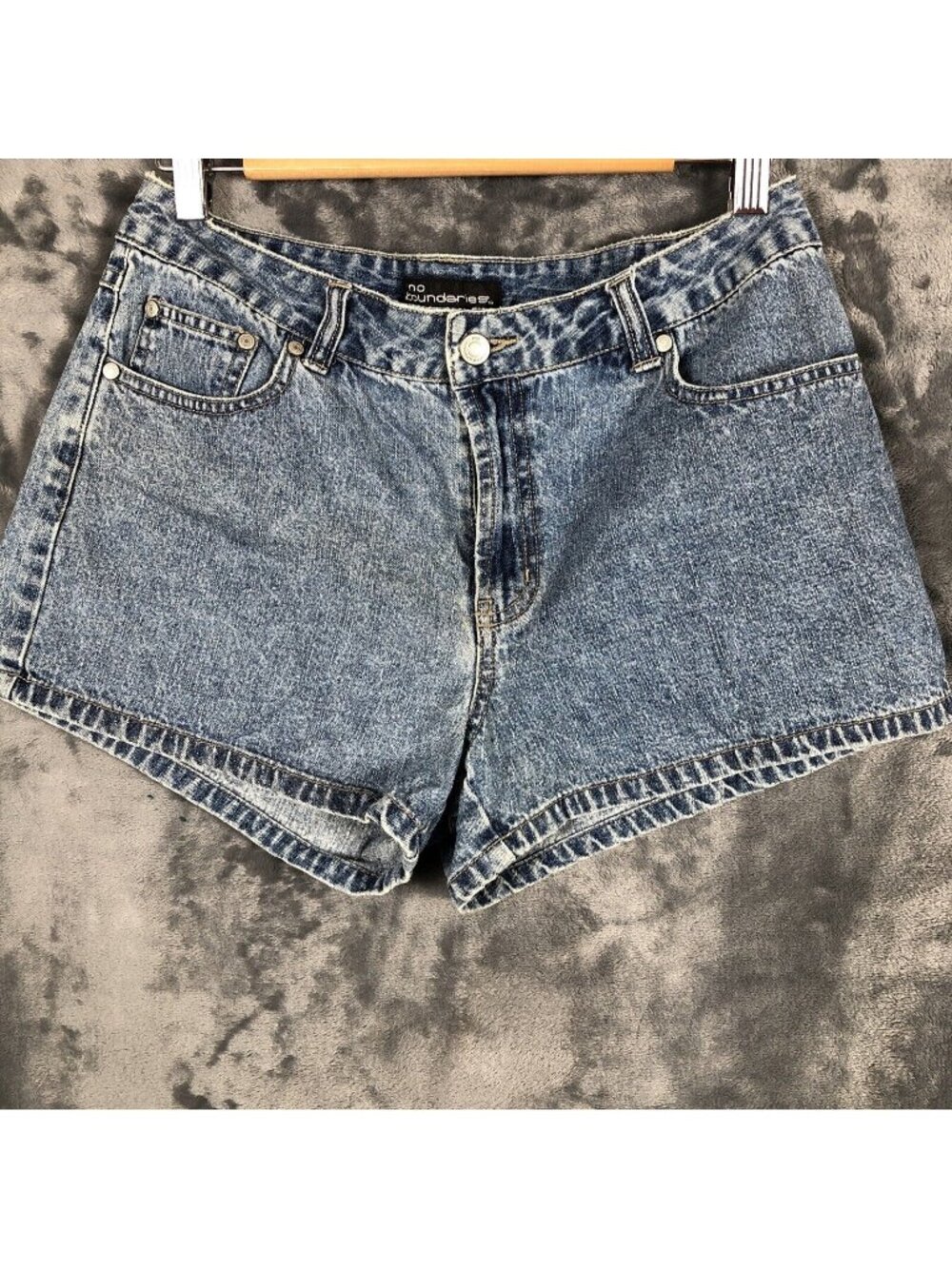 No boundaries Womens Shorts Size 9, Sparkling Details
